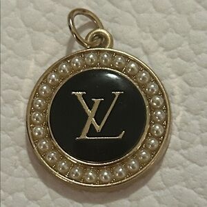 Fashion Jewelry Black and Gold Zipper Pull Charm